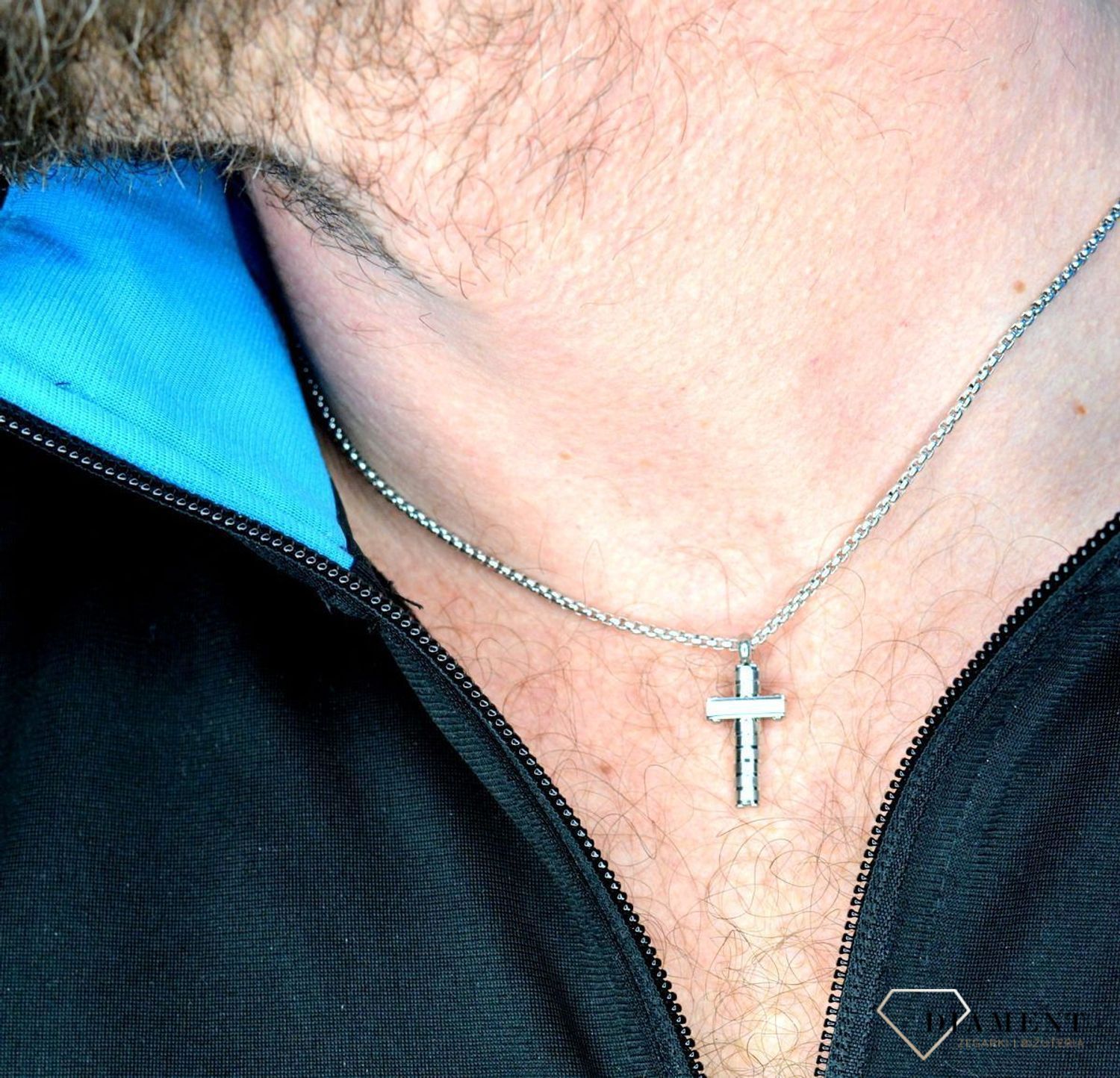 Naszyjnik Nomination Italy Strong Krzyż Srebrny 028303 001. Idealny do codziennych, casualowych stylizacji. Skromny, ale jednocześnie elegancki stanowi klasyczny dodatek lub prawdziwe wyznanie wiary. Wybierz go dla siebie .jpg